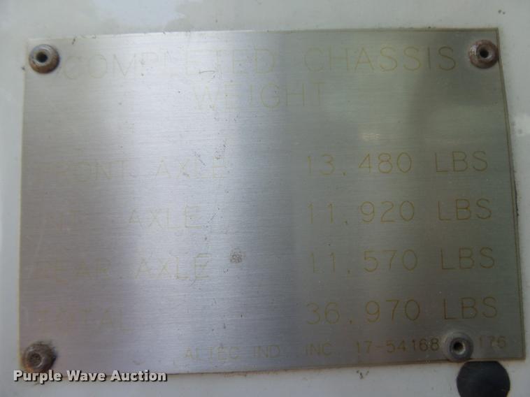 image for item DB7458 1998 International 4900 bucket truck