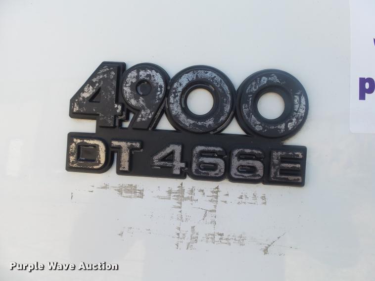 image for item DB7458 1998 International 4900 bucket truck