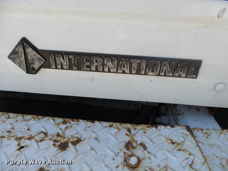 image for item DB7458 1998 International 4900 bucket truck