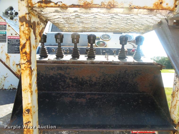 image for item DB7459 1998 Freightliner FL70 bucket truck