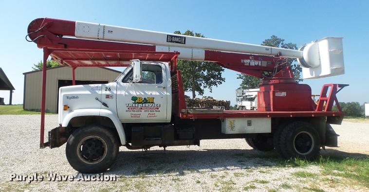 image for item DB7460 1989 GMC TopKick 7000 bucket truck