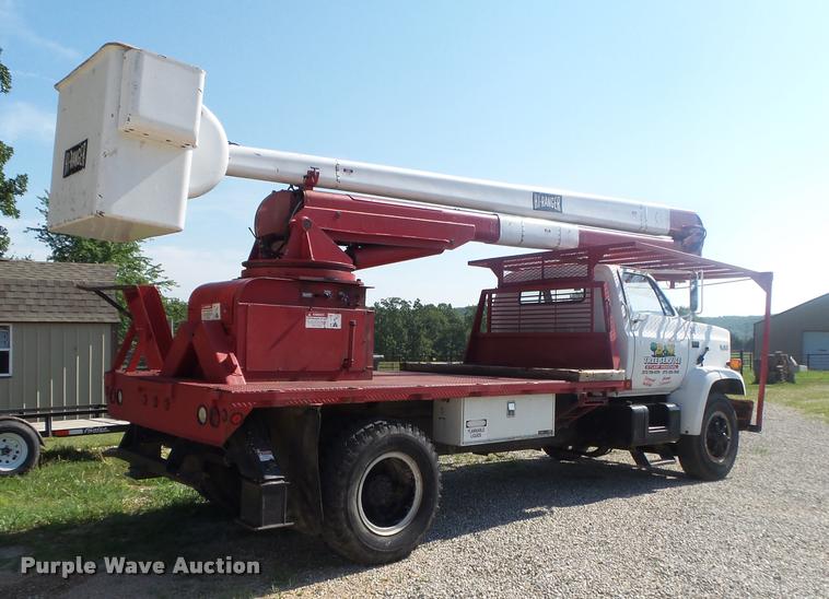 image for item DB7460 1989 GMC TopKick 7000 bucket truck