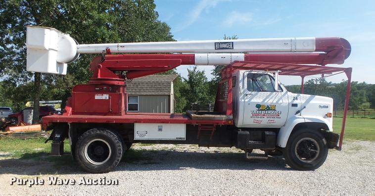 image for item DB7460 1989 GMC TopKick 7000 bucket truck