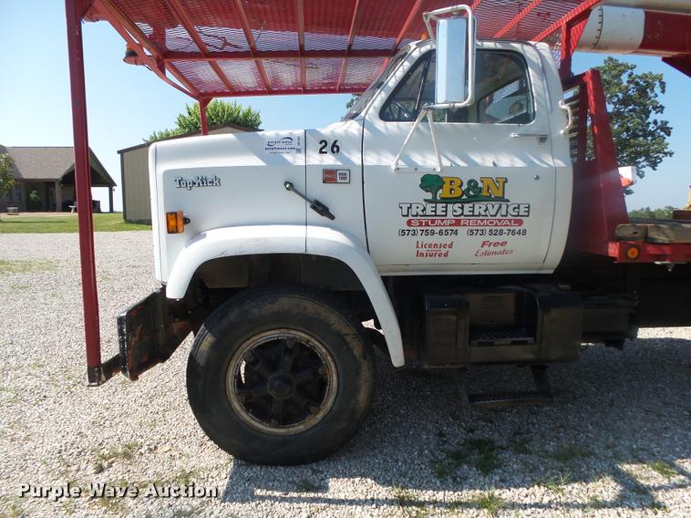 image for item DB7460 1989 GMC TopKick 7000 bucket truck