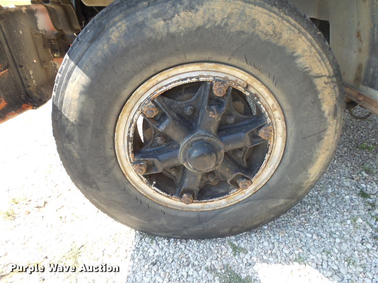 image for item DB7460 1989 GMC TopKick 7000 bucket truck