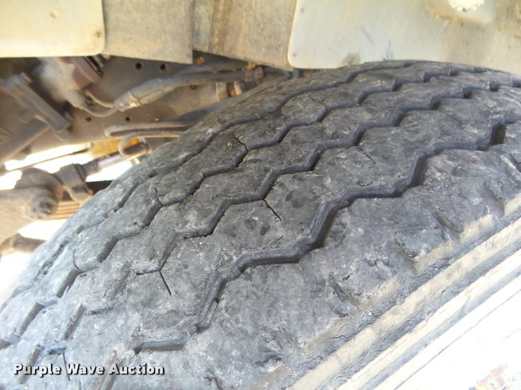 image for item DB7460 1989 GMC TopKick 7000 bucket truck