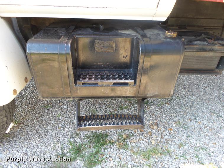 image for item DB7460 1989 GMC TopKick 7000 bucket truck