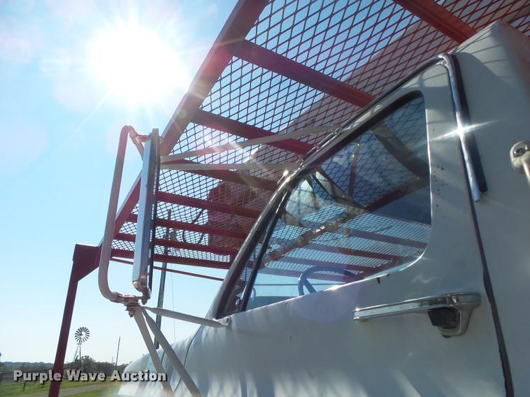 image for item DB7460 1989 GMC TopKick 7000 bucket truck