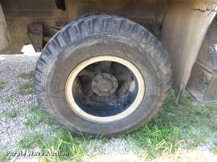 image for item DB7460 1989 GMC TopKick 7000 bucket truck