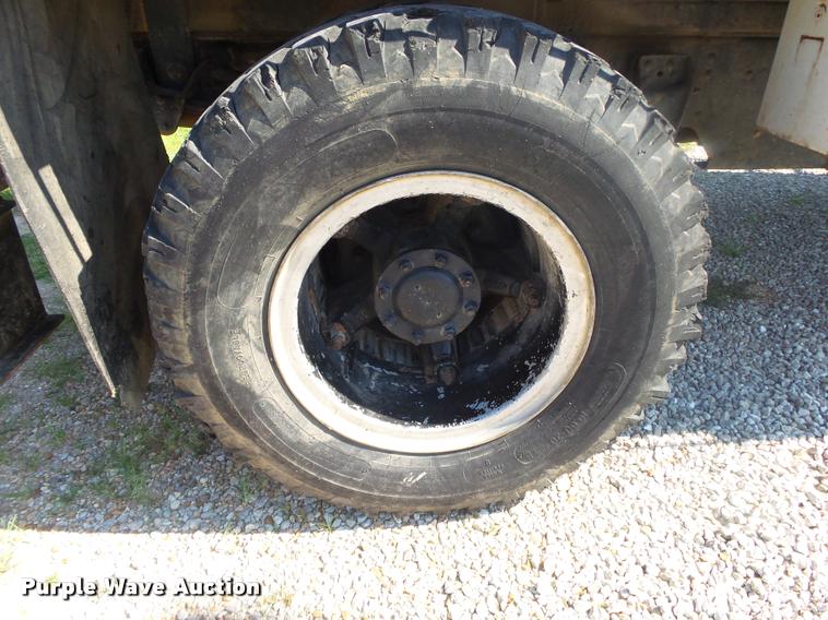 image for item DB7460 1989 GMC TopKick 7000 bucket truck