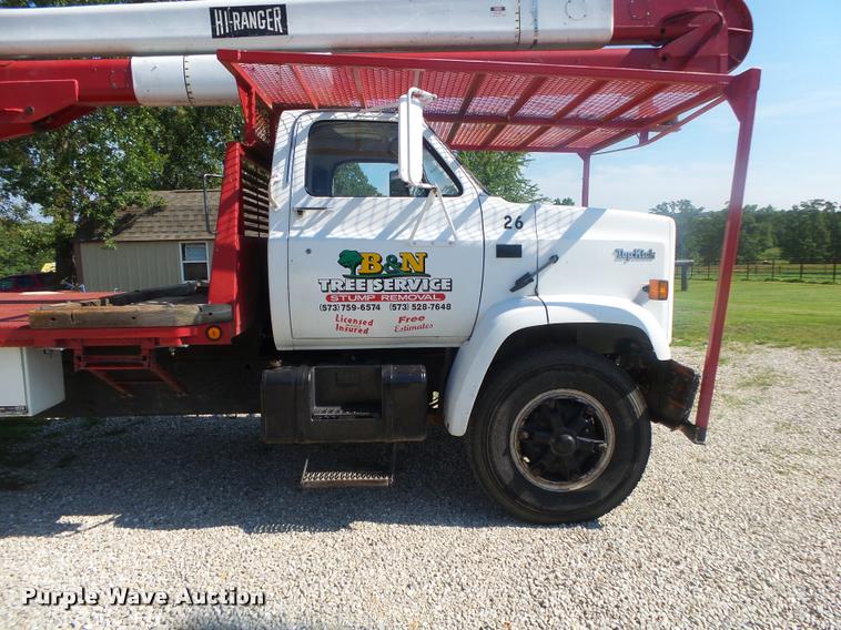 image for item DB7460 1989 GMC TopKick 7000 bucket truck