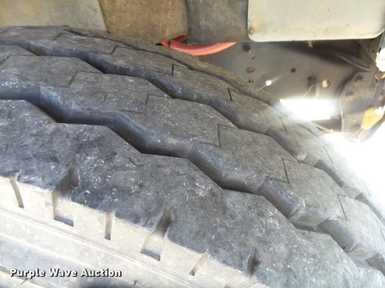 image for item DB7460 1989 GMC TopKick 7000 bucket truck