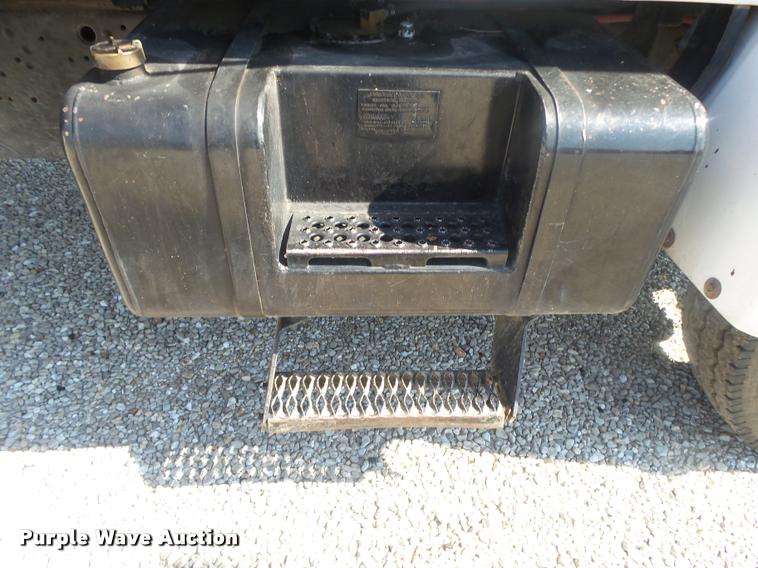 image for item DB7460 1989 GMC TopKick 7000 bucket truck