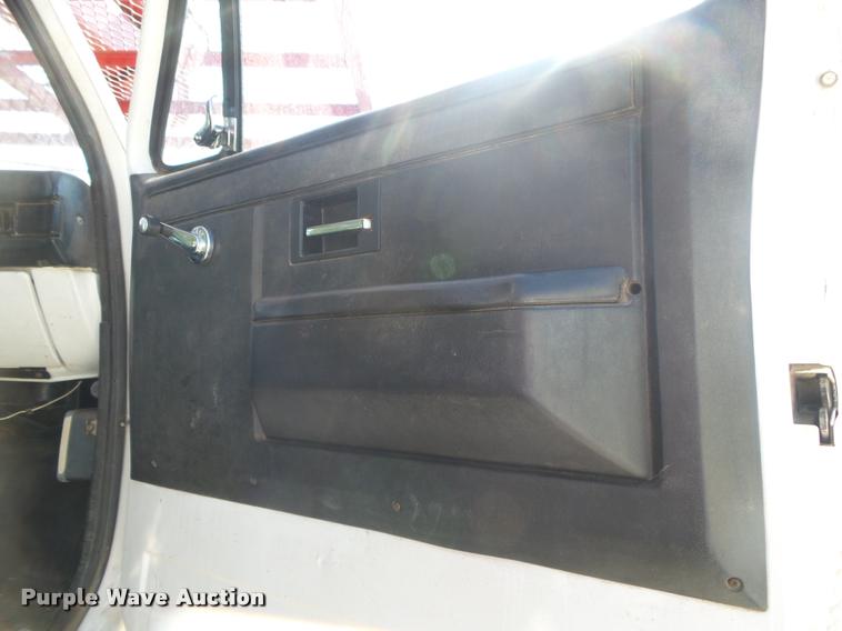 image for item DB7460 1989 GMC TopKick 7000 bucket truck