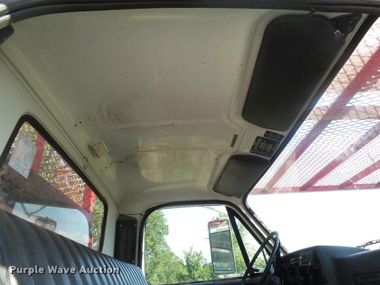 image for item DB7460 1989 GMC TopKick 7000 bucket truck