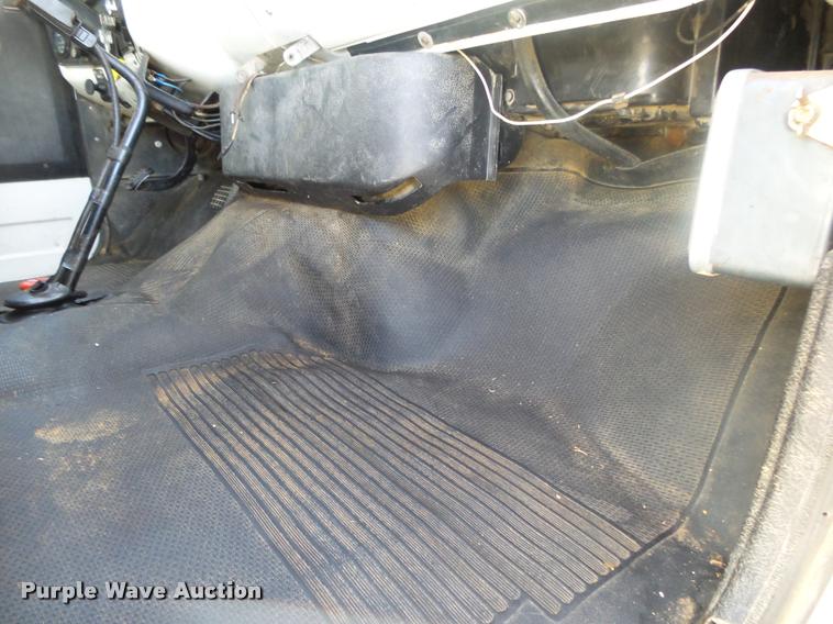 image for item DB7460 1989 GMC TopKick 7000 bucket truck