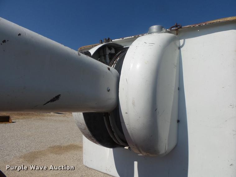 image for item DB7460 1989 GMC TopKick 7000 bucket truck