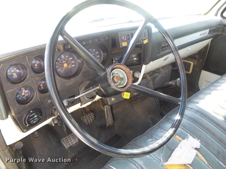 image for item DB7460 1989 GMC TopKick 7000 bucket truck