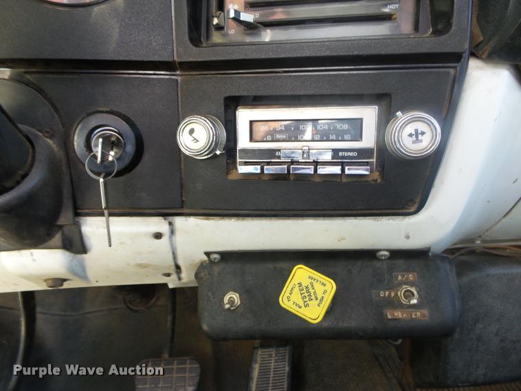 image for item DB7460 1989 GMC TopKick 7000 bucket truck