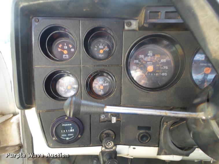 image for item DB7460 1989 GMC TopKick 7000 bucket truck