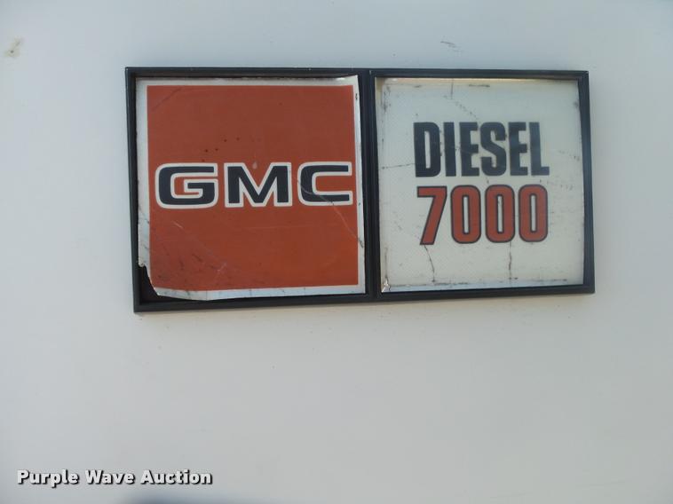 image for item DB7460 1989 GMC TopKick 7000 bucket truck