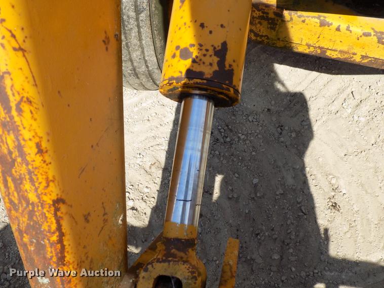 image for item DC4942 1979 John Deere 310AD backhoe