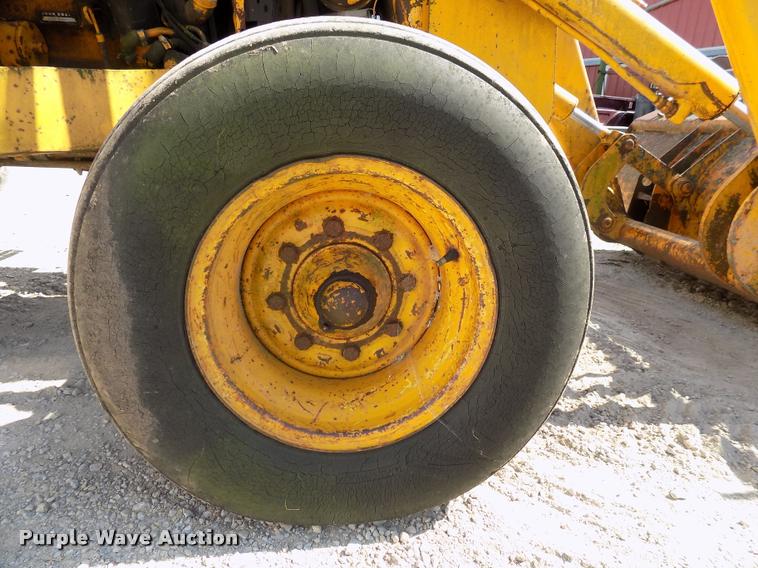 image for item DC4942 1979 John Deere 310AD backhoe