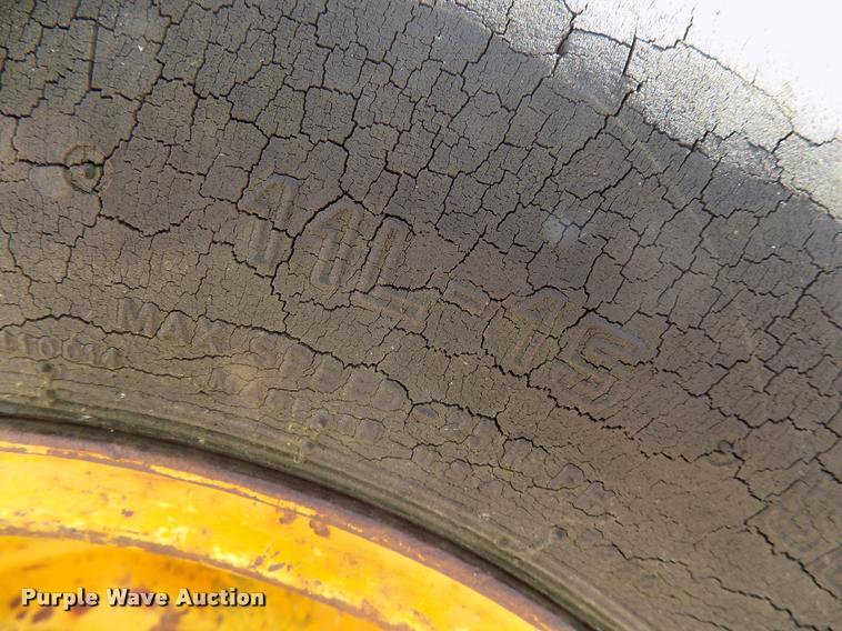 image for item DC4942 1979 John Deere 310AD backhoe