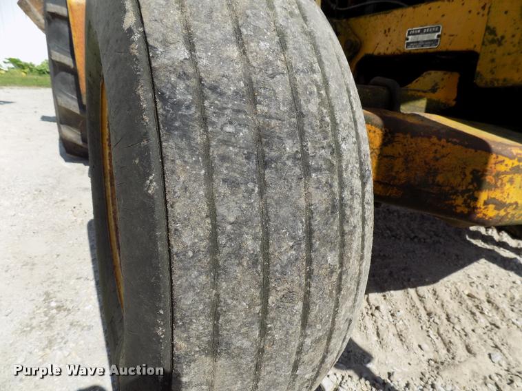 image for item DC4942 1979 John Deere 310AD backhoe