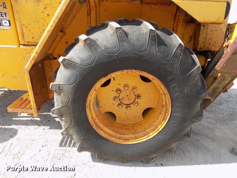 image for item DC4942 1979 John Deere 310AD backhoe