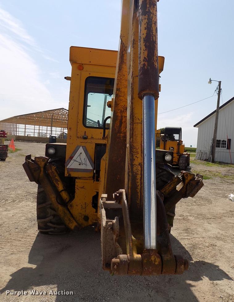 image for item DC4942 1979 John Deere 310AD backhoe