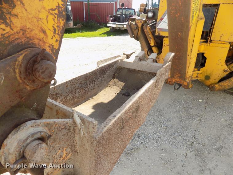 image for item DC4942 1979 John Deere 310AD backhoe