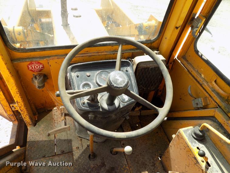 image for item DC4942 1979 John Deere 310AD backhoe