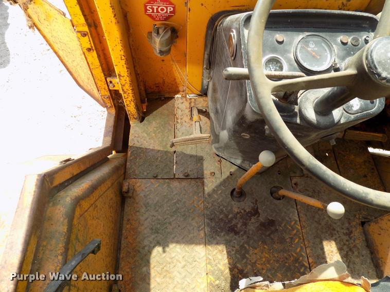 image for item DC4942 1979 John Deere 310AD backhoe