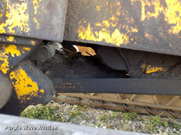 image for item DC4944 1976 John Deere 450CA loader