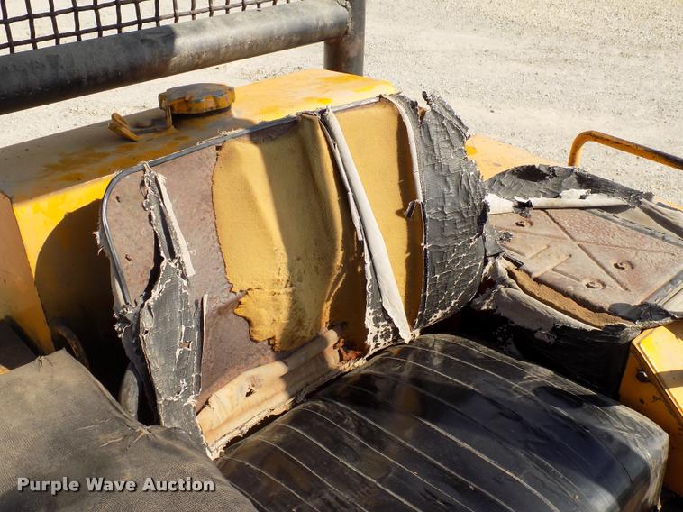 image for item DC4944 1976 John Deere 450CA loader