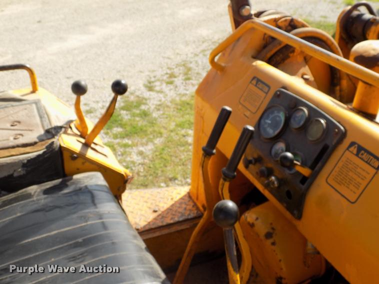 image for item DC4944 1976 John Deere 450CA loader