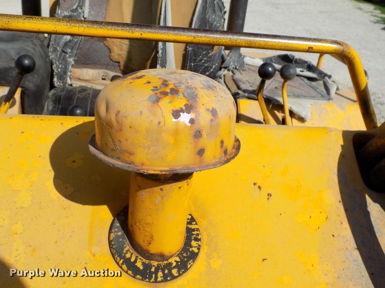 image for item DC4944 1976 John Deere 450CA loader