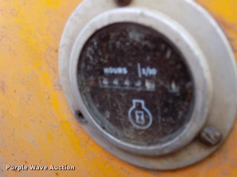 image for item DC4944 1976 John Deere 450CA loader