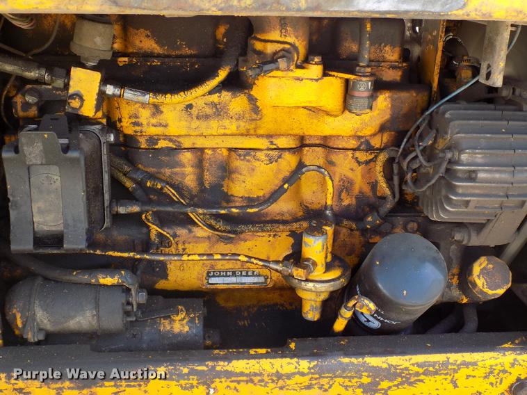 image for item DC4944 1976 John Deere 450CA loader