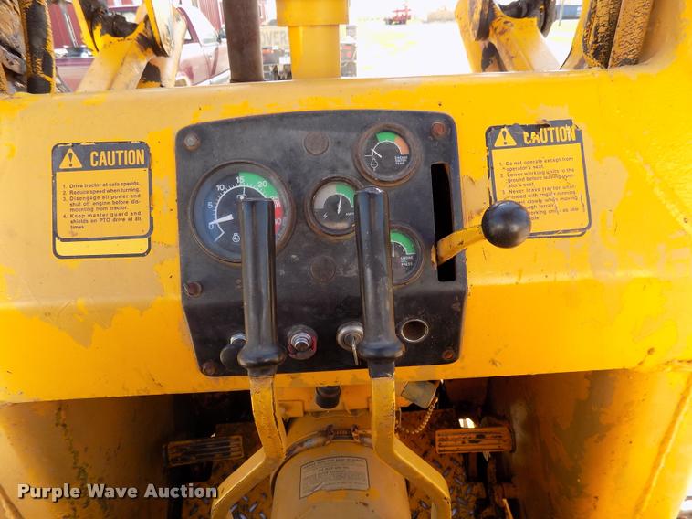 image for item DC4945 1970 John Deere 350B loader