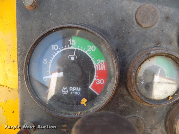 image for item DC4945 1970 John Deere 350B loader