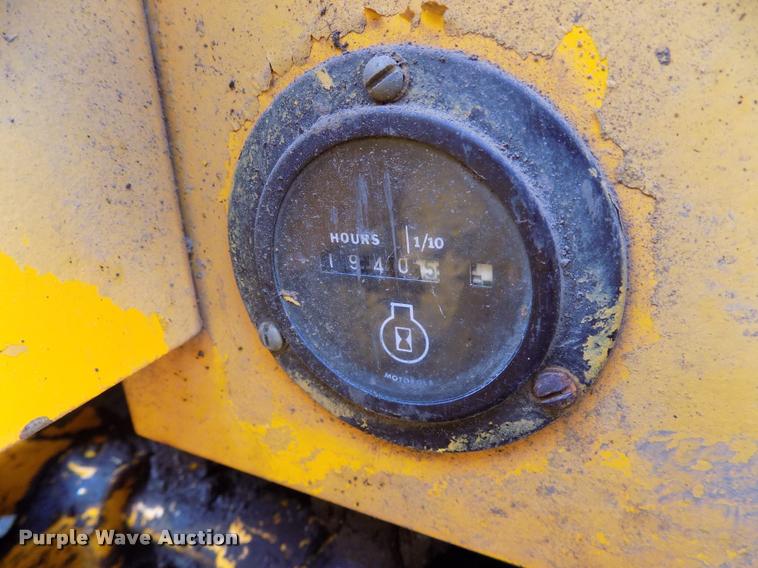 image for item DC4945 1970 John Deere 350B loader