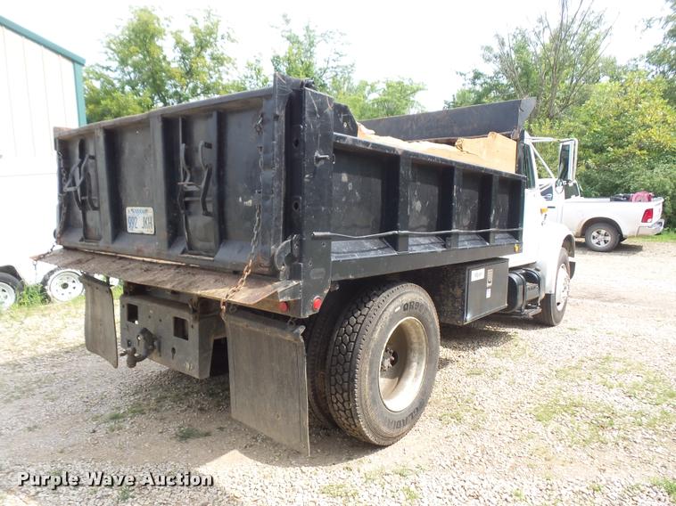 image for item DC5496 1997 International 4700 dump truck