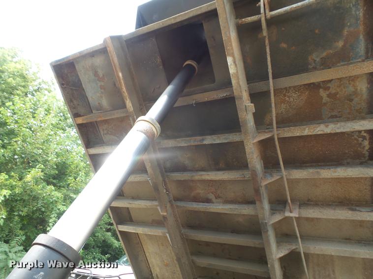 image for item DC5496 1997 International 4700 dump truck