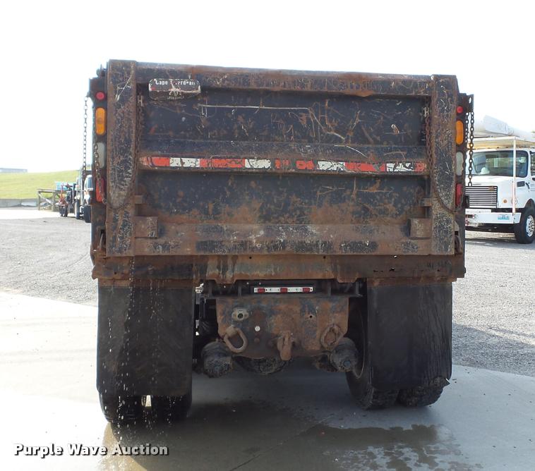 image for item DC6831 2004 International 7400 dump truck