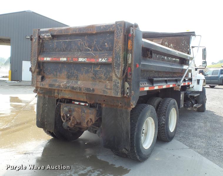 image for item DC6831 2004 International 7400 dump truck