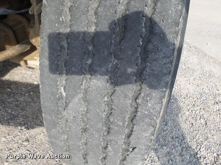 image for item DC6831 2004 International 7400 dump truck