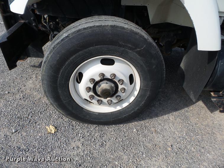 image for item DC6831 2004 International 7400 dump truck