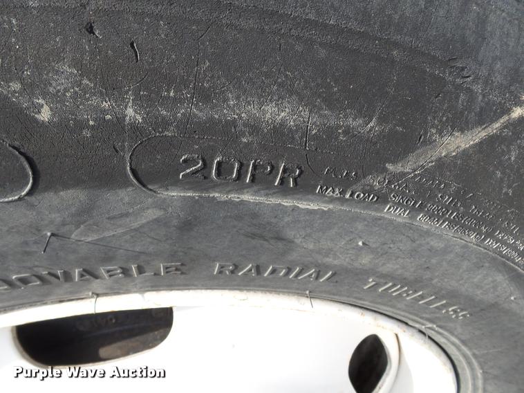 image for item DC6831 2004 International 7400 dump truck